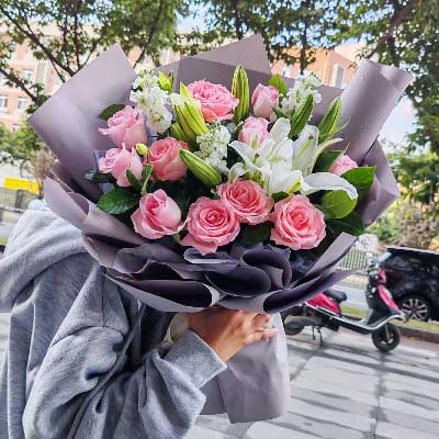 玉溪11朵戴安娜粉玫瑰百合，与你一起追逐梦想